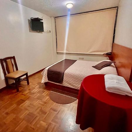 Hotel Bacastell Quito Exterior foto