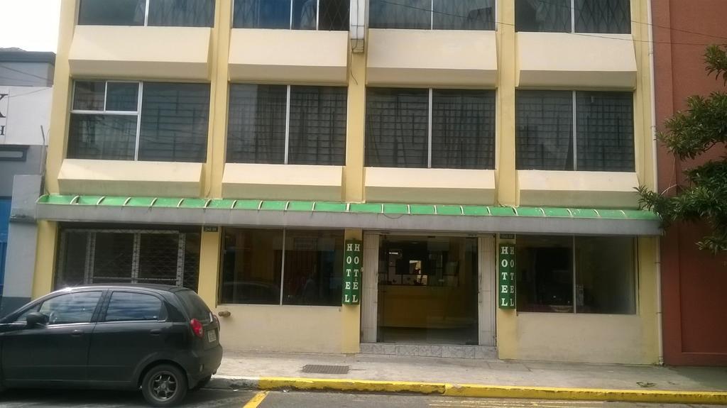 Hotel Bacastell Quito Exterior foto