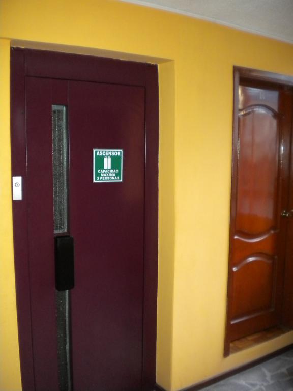 Hotel Bacastell Quito Exterior foto
